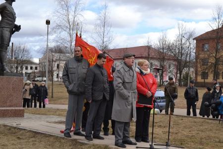 В Великом Новгороде прошёл митинг против отмены льгот и за отставку Правительства Медведева   