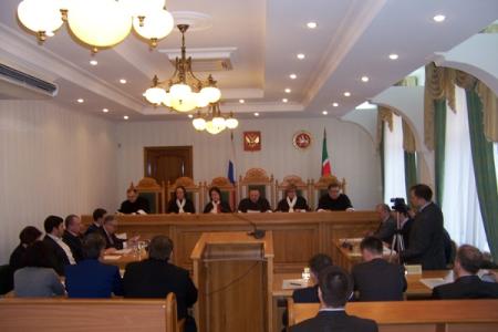 Казань. Свою правоту коммунисты вынуждены отстаивать в Конституционном суде Татарстана