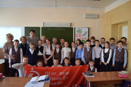 Астраханские коммунисты и комсомольцы продолжают проводить открытые уроки "Знамя нашей Победы"