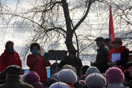 В Новгородской области коммунисты провели митинги с требованием смены социально-экономического курса