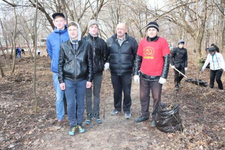 Московская область. Подольские коммунисты вышли на народный субботник