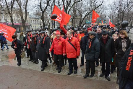 Lifenews: На многотысячном митинге в Москве коммунисты потребовали отставки правительства