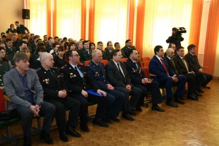 Тула. Зампредседателя областной думы, секретарь обкома КПРФ Алексей Лебедев принял участие в торжественном собрании, посвященном 12-летию образования органов госнаркоконтроля