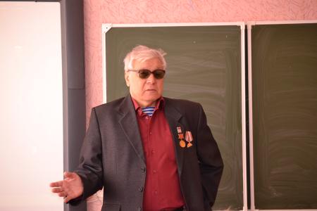 Астраханские коммунисты и комсомольцы продолжают проводить открытые уроки "Знамя нашей Победы"