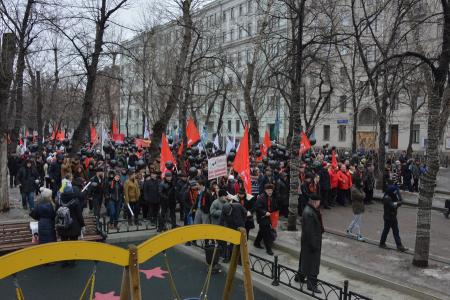 Lifenews: На многотысячном митинге в Москве коммунисты потребовали отставки правительства