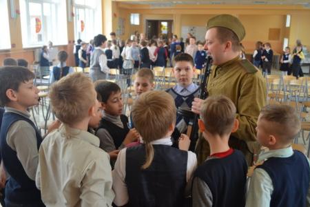 Уроками «Знамя нашей Победы» в Санкт-Петербурге уже охвачено свыше ста школ