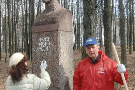 Коммунисты города Иваново провели субботник на мемориале «Красная Талка»