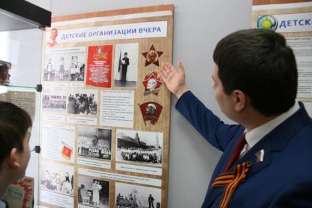 Секретарь Тульского обкома КПРФ Алексей Лебедев вручил ветеранам государственные юбилейные медали к 70-летию Великой Победы 