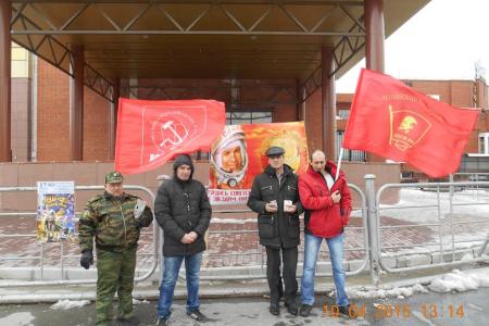 В городе Новый Уренгой Ямало-Ненецкого автономного округа  прошел пикет, посвящённый Дню космонавтики