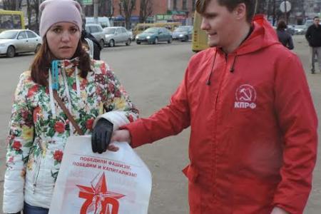 Комсомольцы Иванова провели «красную улицу» в микрорайоне  Меланжевого комбината