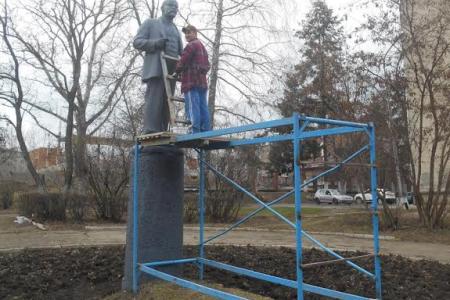 Шествиями, митингами и возложениями отметила Тульская область День рождения В.И. Ленина 