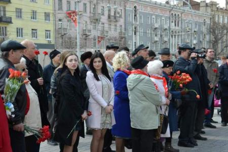Коммунисты Ростова-на-Дону отметили 145-летие Вождя мировой революции возложением цветов