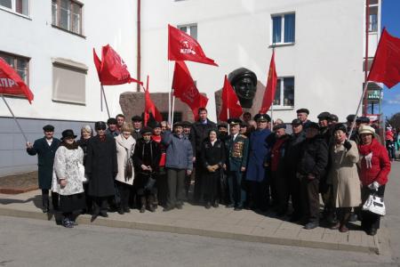 Чувашская Республика. В Чебоксарах задержана группа коммунистов за использование партийной символики