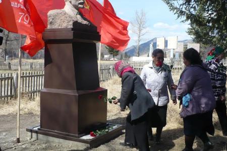 Республика Алтай. В селе Чёрный Ануй открыт памятник В.И. Ленину