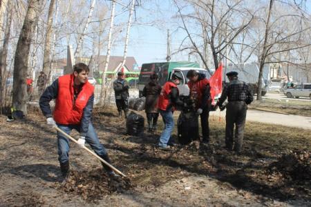 Коммунисты Новосибирска провели субботники во всех районах города