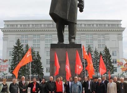Коммунисты Кемерово провели митинг и возложили цветы в честь 145-й годовщины со Дня рождения Владимира Ильича Ленина