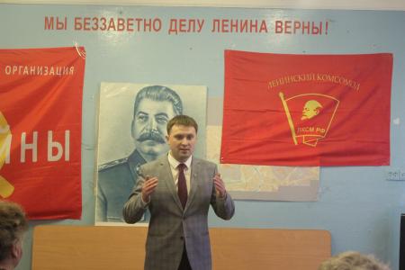 Нижегородская область. Молодые коммунисты поздравили с наступающими майскими праздниками организацию «Дети войны» Московского района 