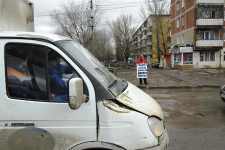 ​Саратовские коммунисты требуют: "Радаев! Выдели деньги на дороги Саратова!"