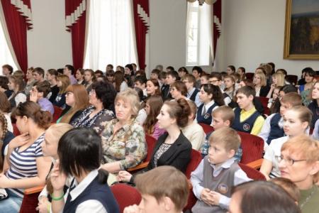 Новосибирская область. Сотням участникам конкурса, посвященного 70-летию Великой Победы, вручены памятные подарки