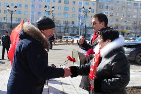 Коммунисты Магадана провели митинг возле памятника В.И. Ленину