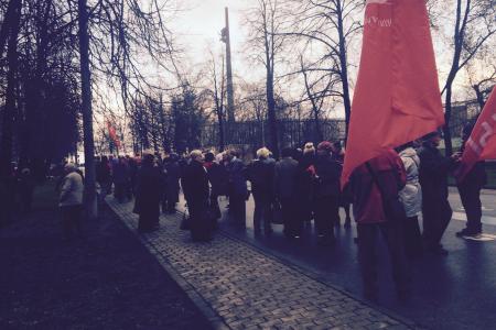 Деревьям Победы – расти! Коммунисты Москвы и их сторонники заложили Аллею Победы в парке на Поклонной горе