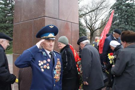Коммунисты Карачаево-Черкесии отметили 145-летие со дня рождения В.И. Ленина 