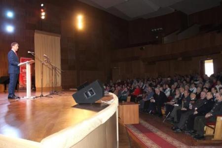 Д.Г. Новиков принял участие в торжественном собрании, организованном Новгородским обкомом КПРФ в честь 70-летия Победы советского народа в Великой Отечественной войне