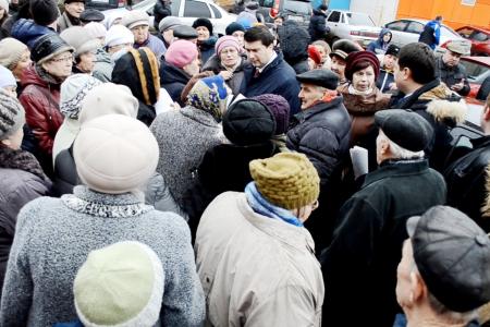 Олег Лебедев продолжает встречи с избирателями, на которых рассказывает о необходимости борьбы с русофобией и антисоветизмом, а также решает экологические проблемы жителей
