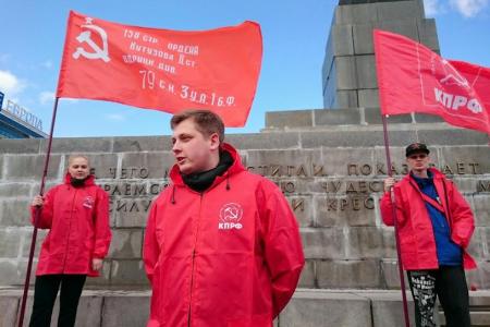 Екатеринбург. Коммунисты почтили память В.И. Ленина возложением цветов