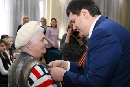 Секретарь Тульского обкома КПРФ Алексей Лебедев вручил ветеранам государственные юбилейные медали к 70-летию Великой Победы 