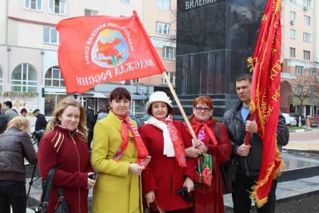 Белгородское региональное отделение ООД «ВЖС – Надежда России» приняло участие в возложении цветов к памятнику В.И. Ленину 