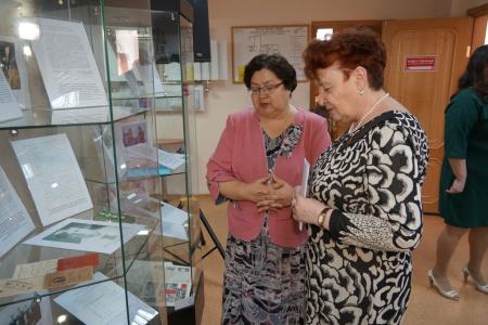 Депутат-коммунист Тамара Казанцева поздравила работников архива Тюменской области с 70-летним юбилеем