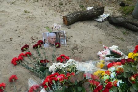Коммунисты и комсомольцы Киева почтили память журналиста, писателя-антифашиста Олеся Бузины