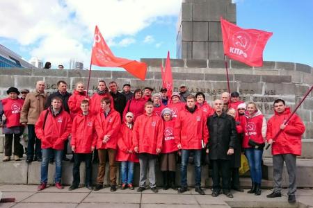 Екатеринбург. Коммунисты почтили память В.И. Ленина возложением цветов