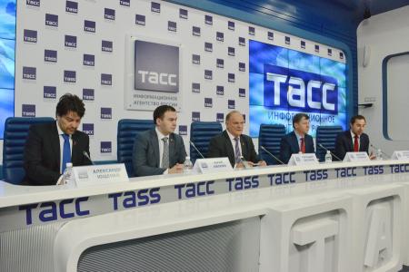 ​Г.А. Зюганов: «Над миром снова сгущаются тучи войны»