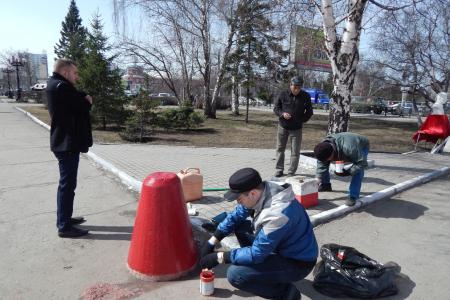 Барнаульские коммунисты в ходе субботника провели акцию «Селфи со Сталиным»