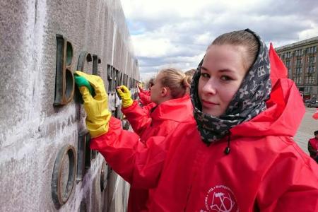 Екатеринбург. Коммунисты почтили память В.И. Ленина возложением цветов