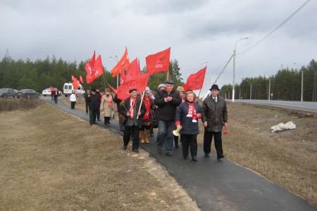 Коммунисты Ленинградской области организовали автопробег в честь 70-летия Победы 