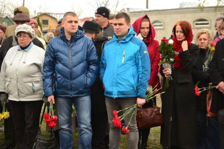 Киев. Коммунисты и комсомольцы попрощались с антифашистом и антивоенным поэтом Олесем Бузиной