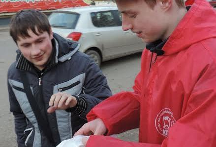 Комсомольцы Иванова провели «красную улицу» в микрорайоне  Меланжевого комбината