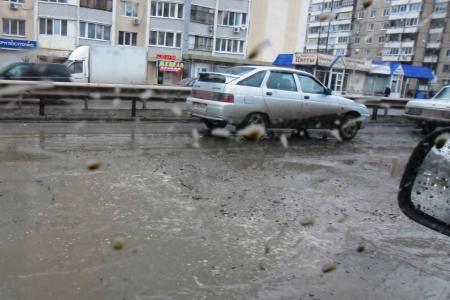 ​Саратовские коммунисты требуют: "Радаев! Выдели деньги на дороги Саратова!"