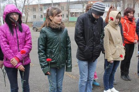 Ярославская область. Комсомольцы организовали субботник в Горках Переславских