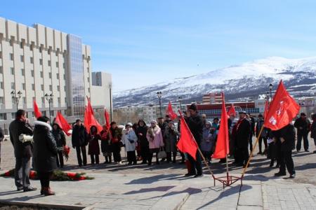 Коммунисты Магадана провели митинг возле памятника В.И. Ленину
