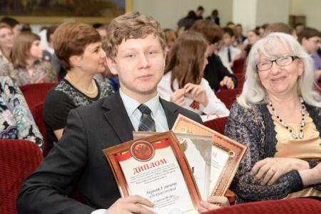 Новосибирская область. Сотням участникам конкурса, посвященного 70-летию Великой Победы, вручены памятные подарки