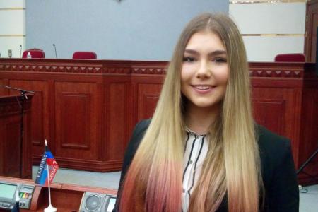 «Железной Девочке» из спортклуба КПРФ присвоили звание «Заслуженный Мастер Спорта ДНР»