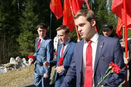 Владимирская область. Комсомольцы организовали пикет в честь дня космонавтики