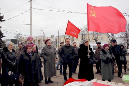 «Капитализм — на свалку истории!» В Костроме прошел митинг КПРФ