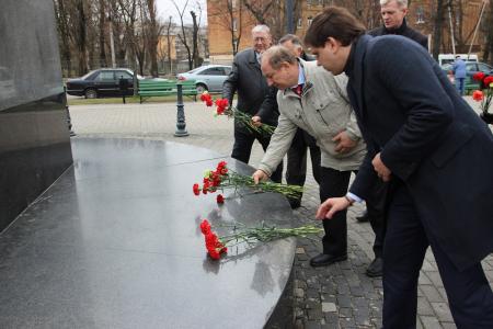 В Калининградском обкоме КПРФ состоялась пресс-конференция депутатов-коммунистов В.Ф. Рашкина и А.Е. Клычкова