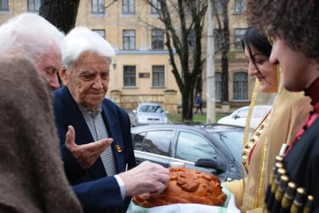 На Ставрополье коммунисты вместе с дагестанской молодёжью чествовали ветеранов