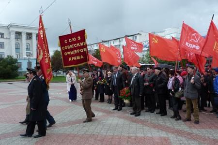 Республика Крым. В Симферополе состоялась церемония возложения цветов к памятнику В.И. Ленину